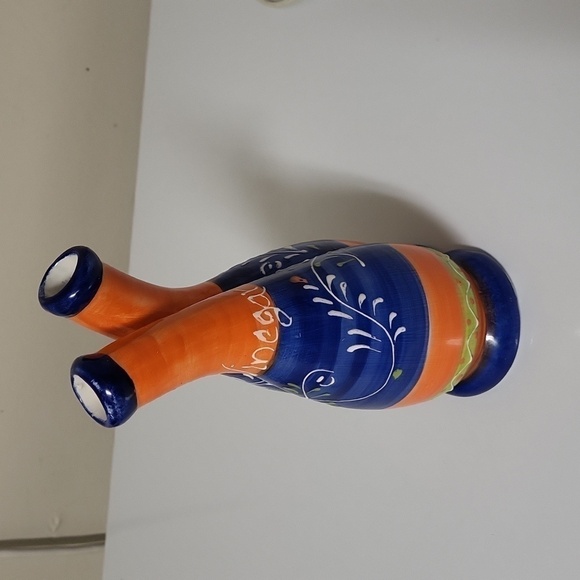 Ceramic hand painted  Vase made in spain  Unique Shape 8.5”x4.5” - Picture 4 of 14